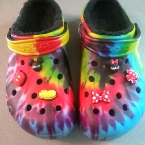 $20 SALE!! Crocs fleece lined tie dye women's 9 with Disney jibbitz